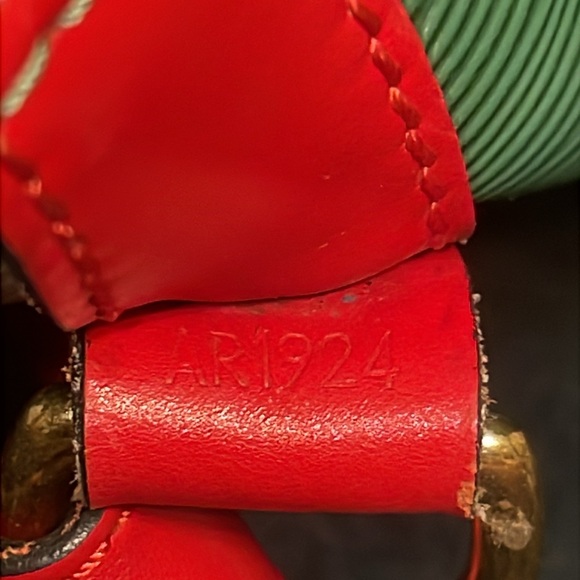 Louis Vuitton Petit Noe Epi Leather Green/Red Shoulder Bag - Picture 13 of 15